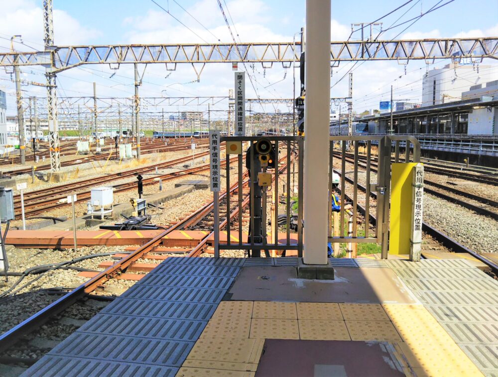 海老名駅の新宿・千代田線方面側ホームの先頭車両側