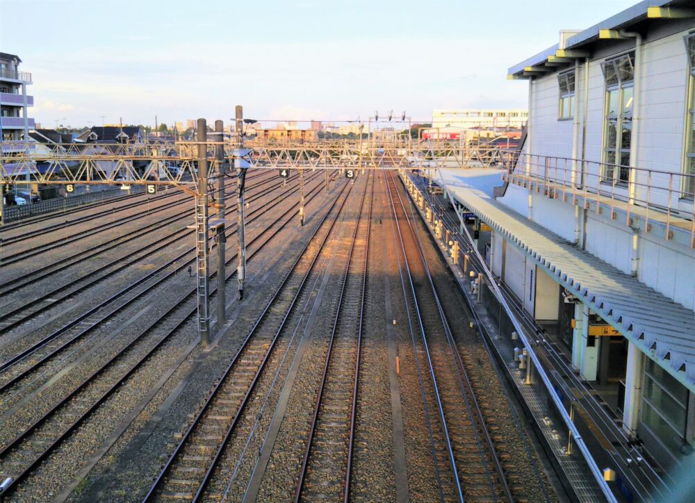 相模大塚駅ホーム脇にあるたくさんの線路