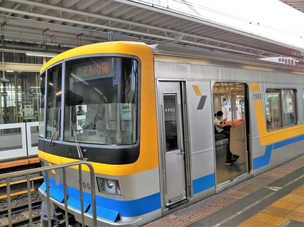 長津田駅で見えるこどもの国線の電車