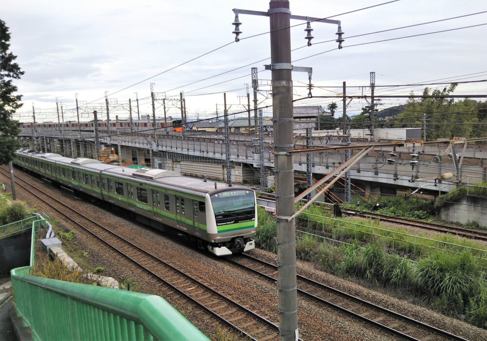 横浜線の電車が見下ろせる場所