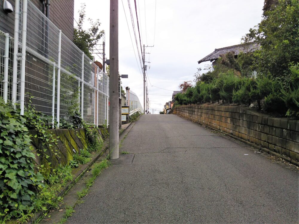 長津田倉庫前の道