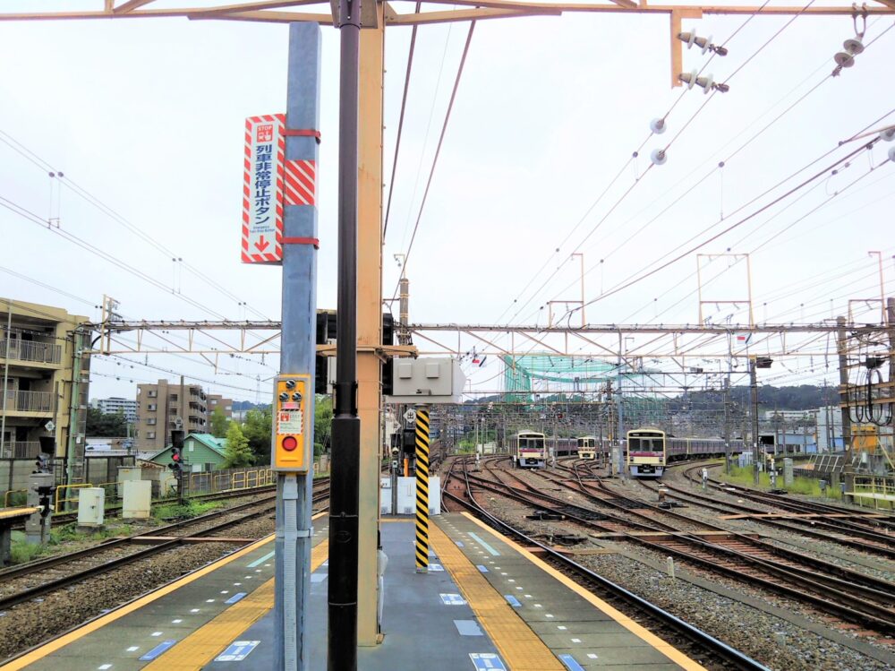 若葉台駅の調布・新宿方面の後尾車両側ホーム