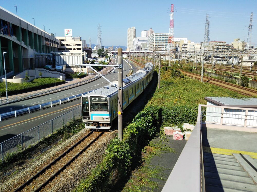 橋本駅の跨線橋から見える相模線の電車