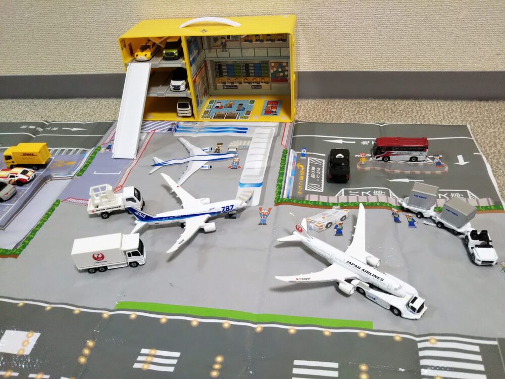 飛行機好きな子供におすすめ 我が家の４歳が夢中な絵本とおもちゃを紹介 てまりの虫めがね