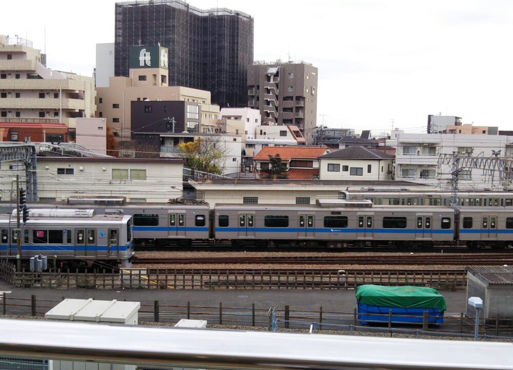 小田急線の３つの電車が同時に並走