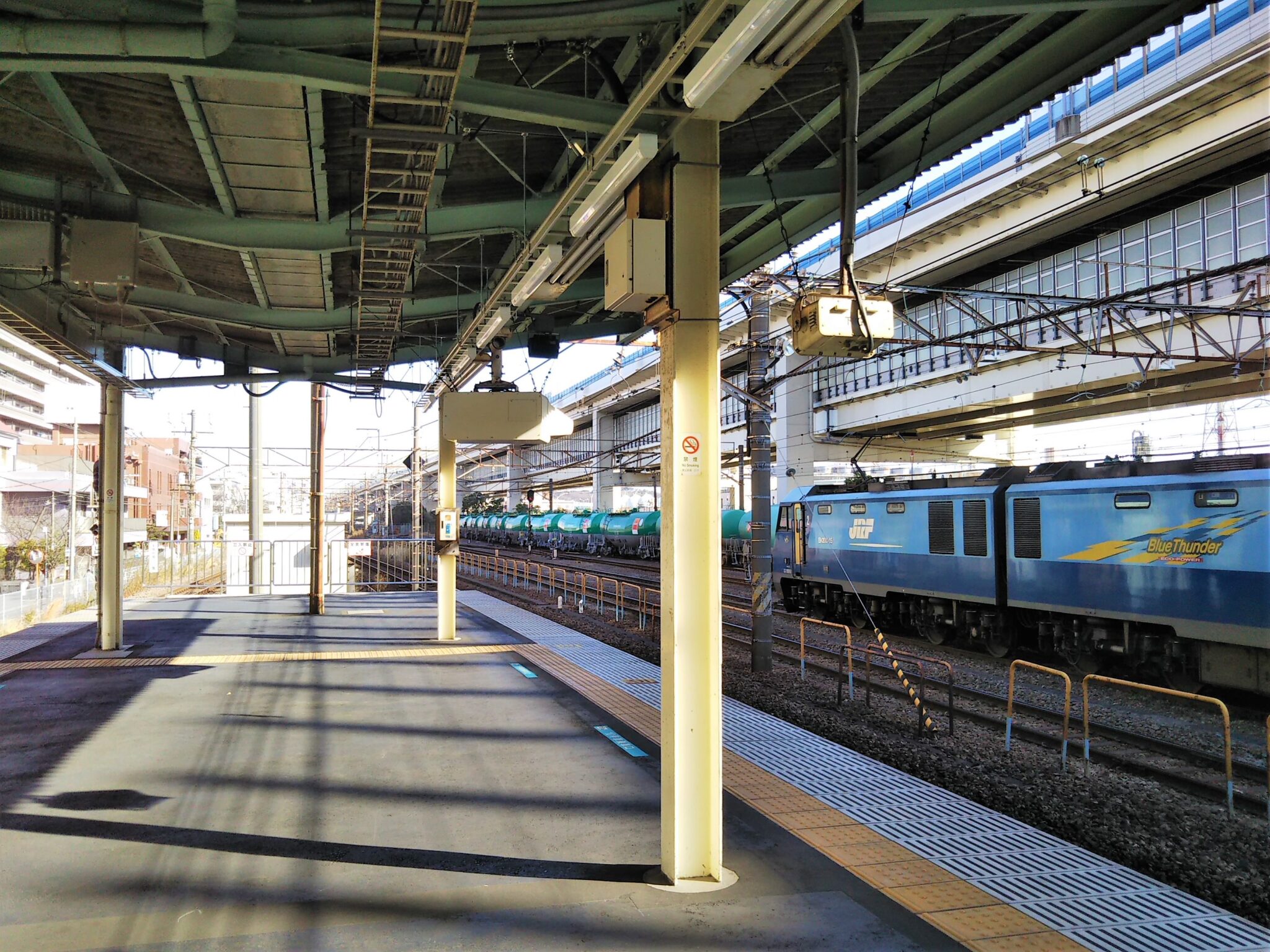 貨物列車が見れる場所は?タンク車がズラリと並ぶ!横浜の根岸駅を紹介!【神奈川】|てまりの虫めがね