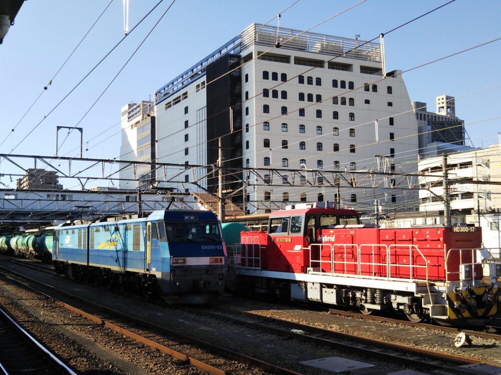 ＪＲ八王子駅で見れるディーゼル機関車とタンク車が連結完了