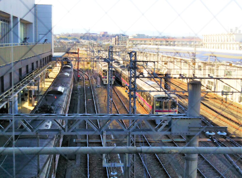 京王線の高幡不動検車区に入庫中の電車