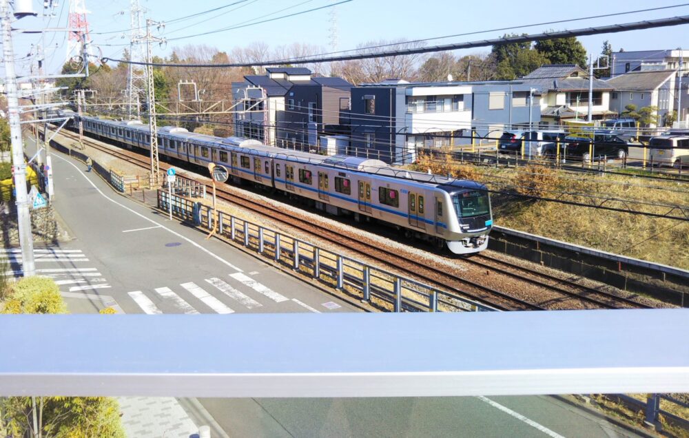 町田で小田急線の電車が見える、子どもセンターまあちを紹介！無料で