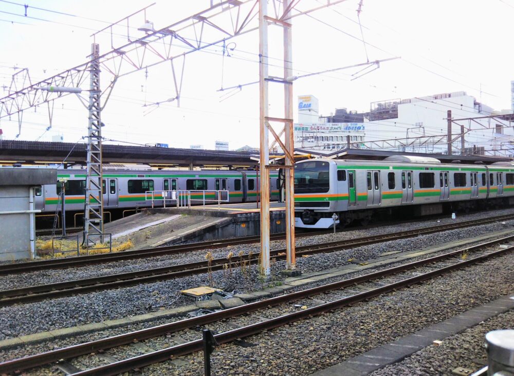 小田原駅に停車する東海道線の電車