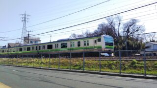 町田市役所で見える横浜線の電車