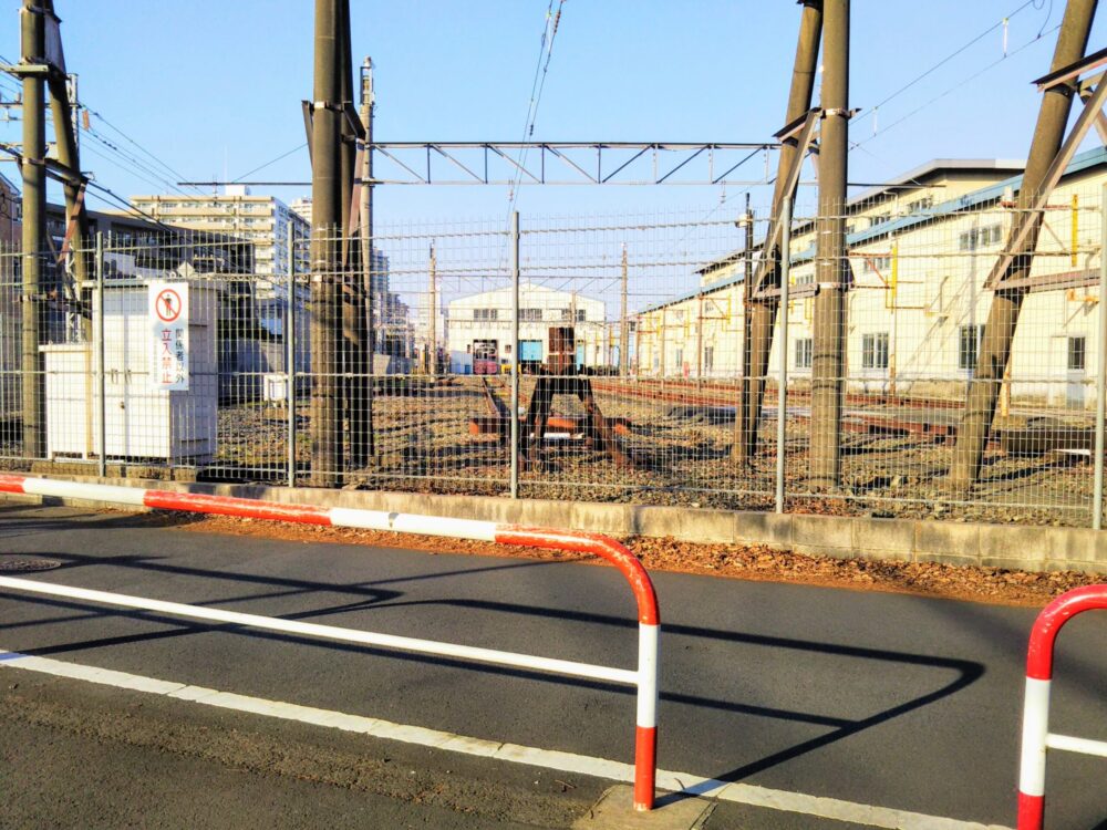 林間公園前から見える車両基地