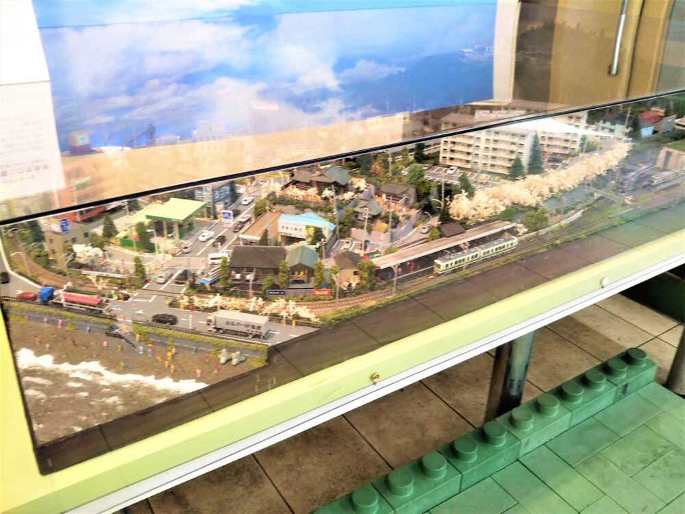 江ノ電｜江ノ島駅の待合室にある鉄道模型