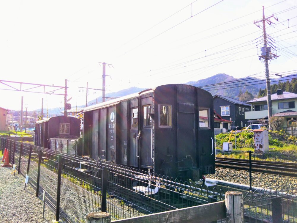 下吉田駅に展示の貨車
