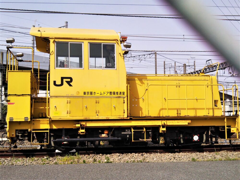 橋本駅で見えるＪＲ東日本の作業車（横）