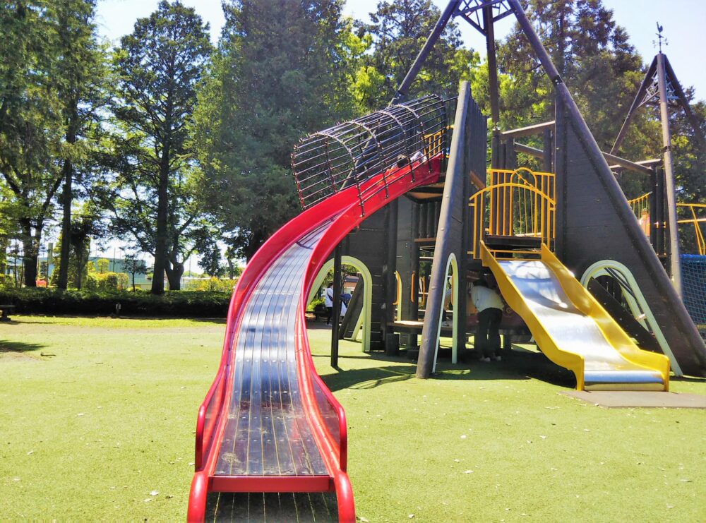 淵野辺公園の大型複合遊具｜長い滑り台