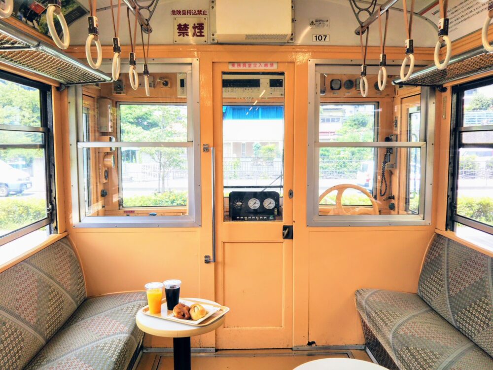 えれんなごっそカフェ｜箱根登山鉄道の引退車両の先頭車両側