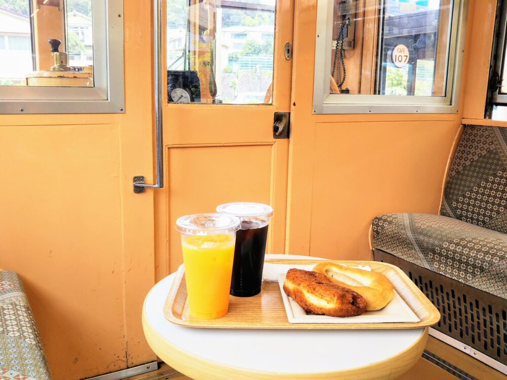 えれんなごっそカフェ｜箱根登山鉄道の引退車両の車内（運転席側）