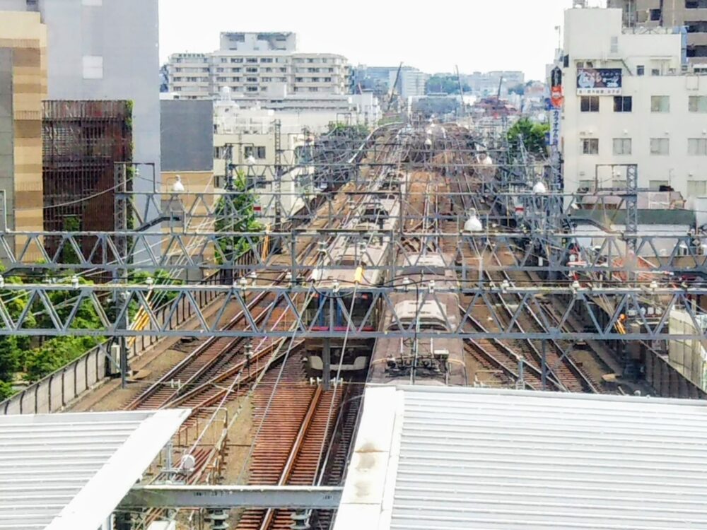 東急スクエア｜展望デッキと武蔵小杉駅を行き来する電車
