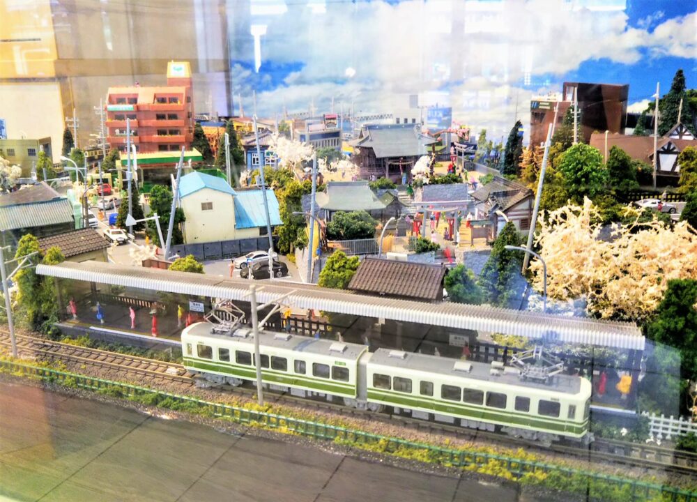 江ノ電｜江ノ島駅の待合室にある鉄道模型（極楽寺駅）