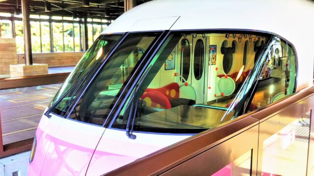 ディズニーリゾートライン｜新型車両ピンク色