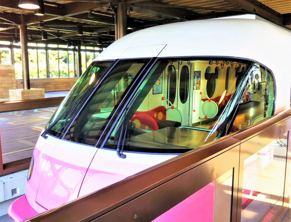 ディズニーリゾートライン｜新型車両「リゾートライナー（Ｔｙｐｅ‐Ｃ）」ピンク色