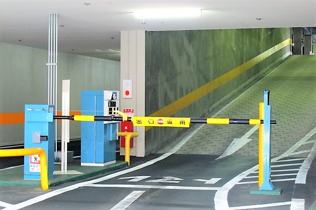 立体駐車場の入口