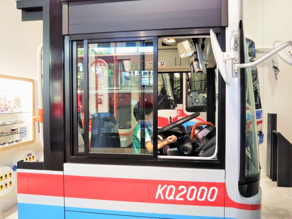 京急ミュージアム｜バスネットワークの運転体験する子供