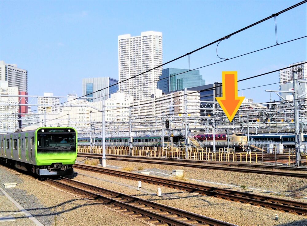 高輪ゲートウェイ駅｜駅ホームから見える車両基地と山手線の電車