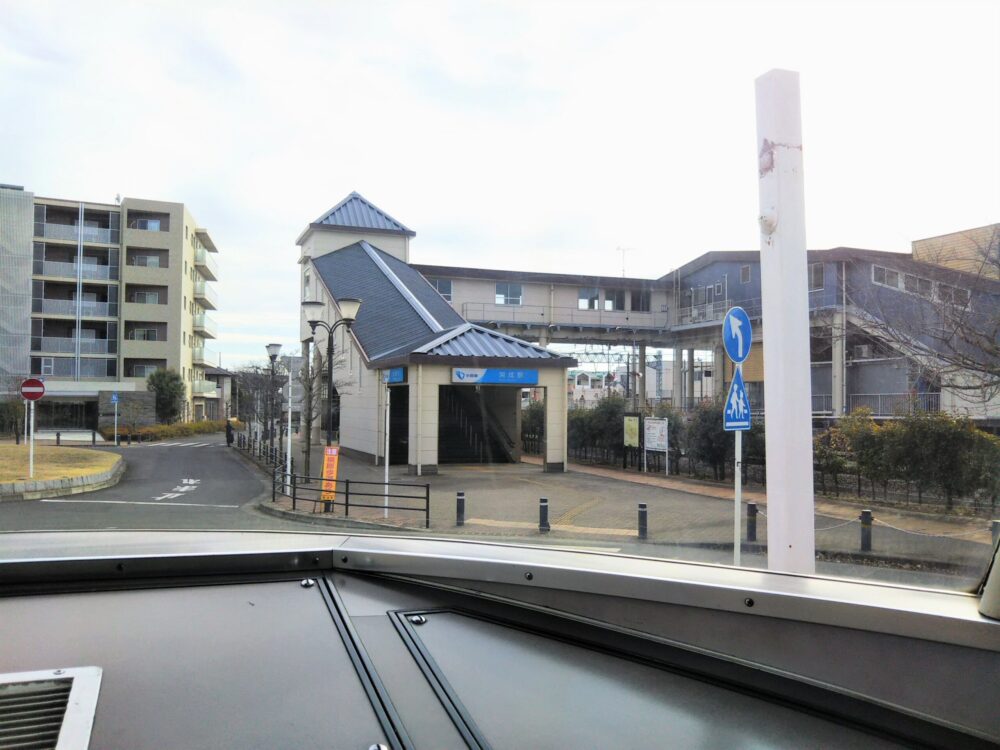 小田急線開成駅のロマンスカー｜展望席の最前列から見える景色