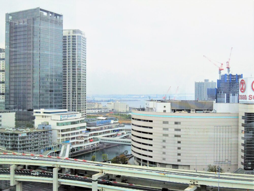 JR横浜タワー屋上うみそらデッキ｜デッキから見える横浜ベイブリッジ方面