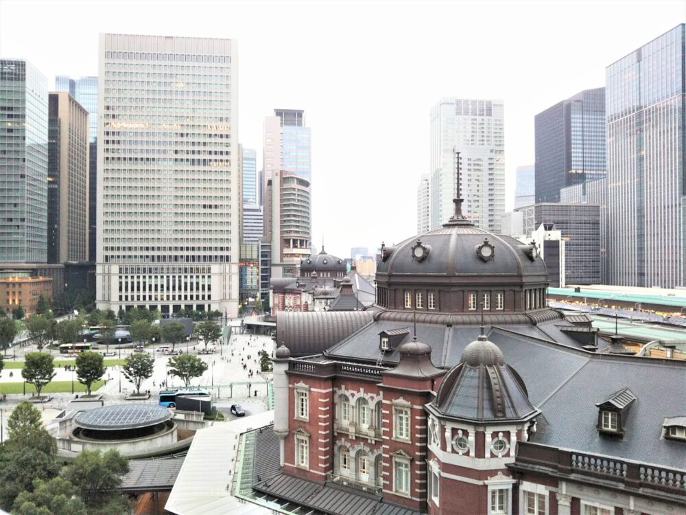 KITTE屋上庭園から見える東京駅の駅舎