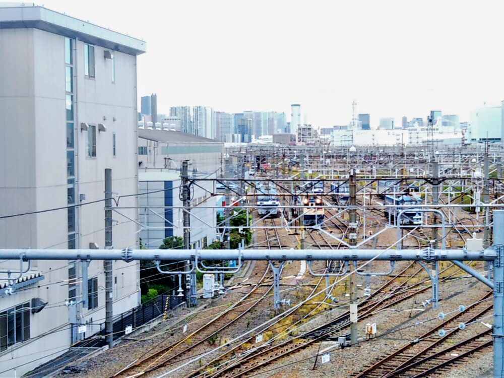大井車両基地｜東京貨物ターミナル駅に待機する電気機関車