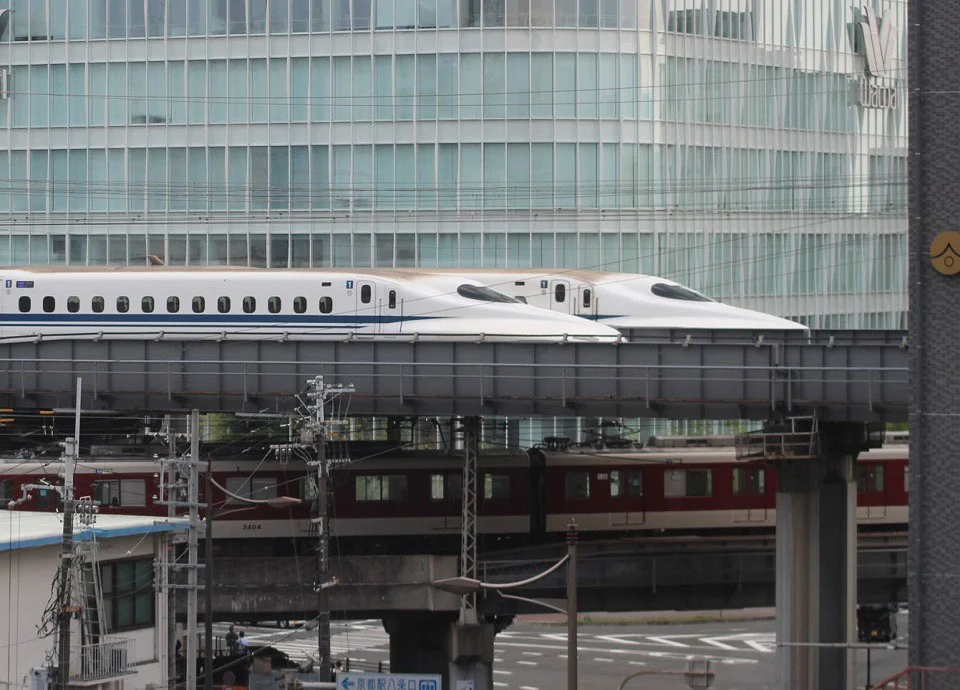 トレインビュールームから見える新幹線｜リーガロイヤルホテル京都公式サイト