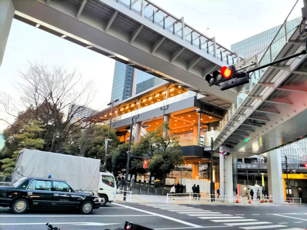 浜松町で新幹線＆電車がたくさん見える場所｜デッキ全体の様子