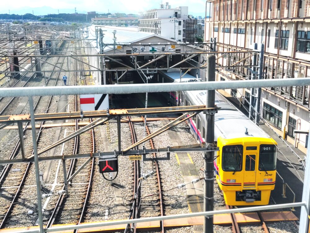 高幡不動駅の車両基地で見える点検車両デヤ