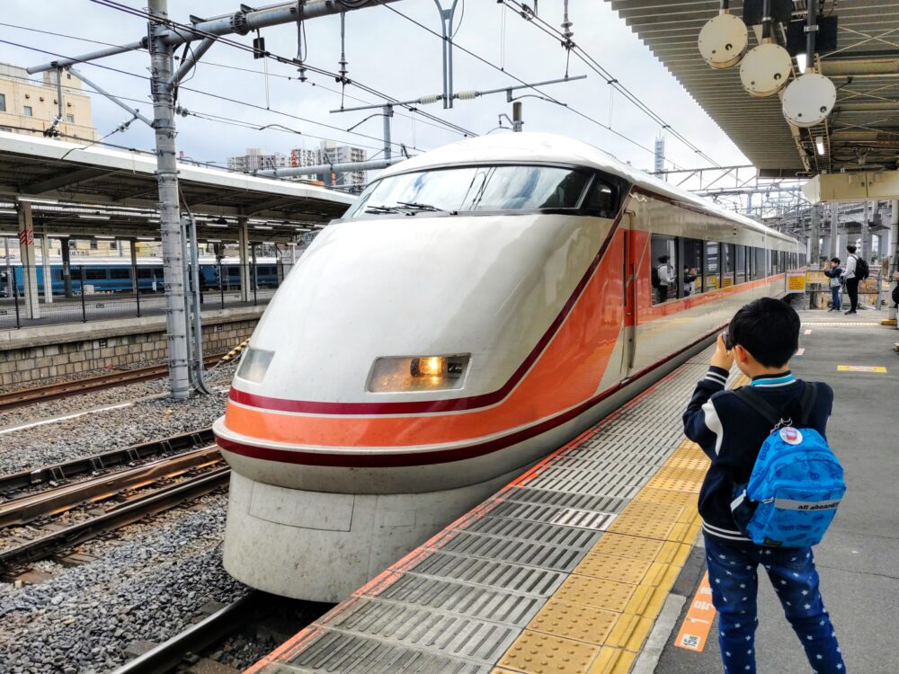 大宮駅で見える電車｜特急列車「スペーシア日光」