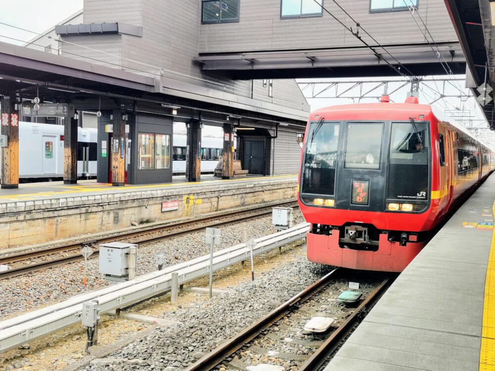 特急きぬがわ｜下今市駅に停車