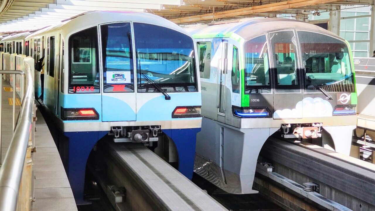 東京モノレールが見える羽田空港第3ターミナル駅ホーム