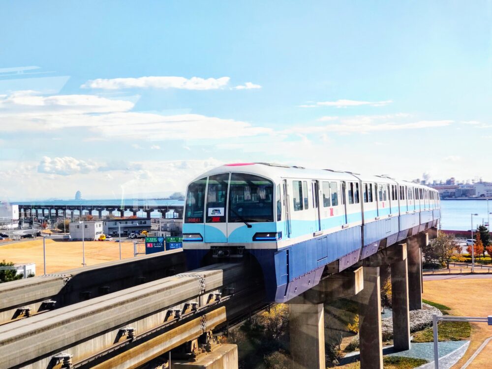 東京モノレール・羽田空港第3ターミナル駅で見えるモノレール