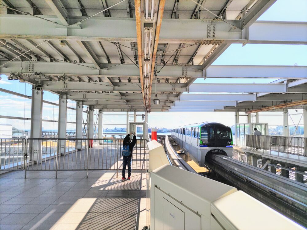 東京モノレール・羽田空港第3ターミナル駅の1番線ホーム