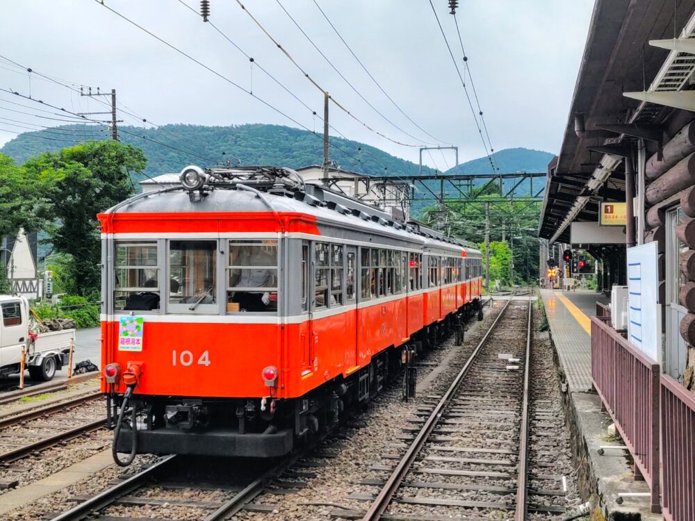 箱根あじさい電車｜モハ１形（104号～106号）
