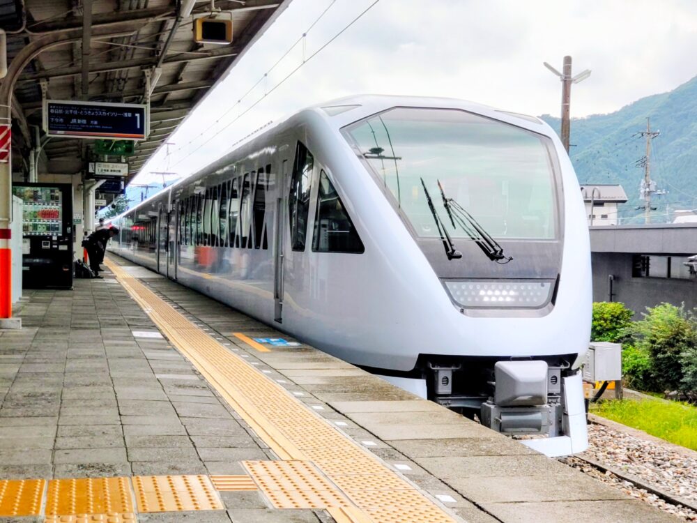 鬼怒川温泉駅を発着する「スペーシアＸ」