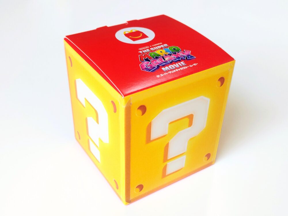 ハッピーセット【マリオギャラクシー】2026年の第1弾の箱「ハテナブロック」のデザイン