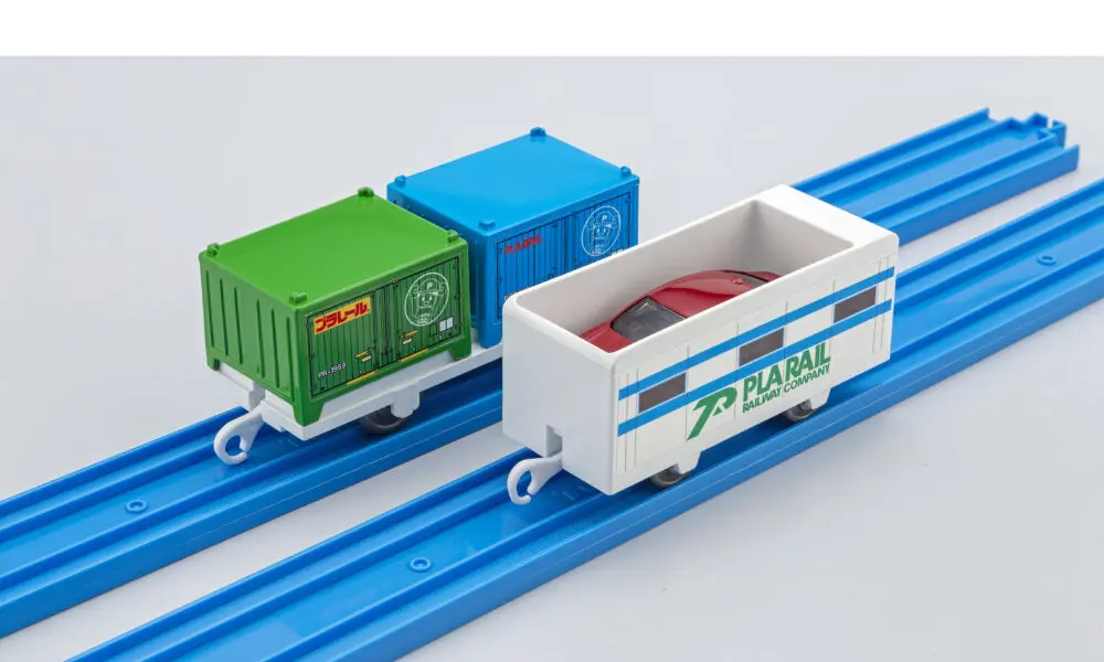ファミリーマートコンテナ＆トミカ搭載貨車セット